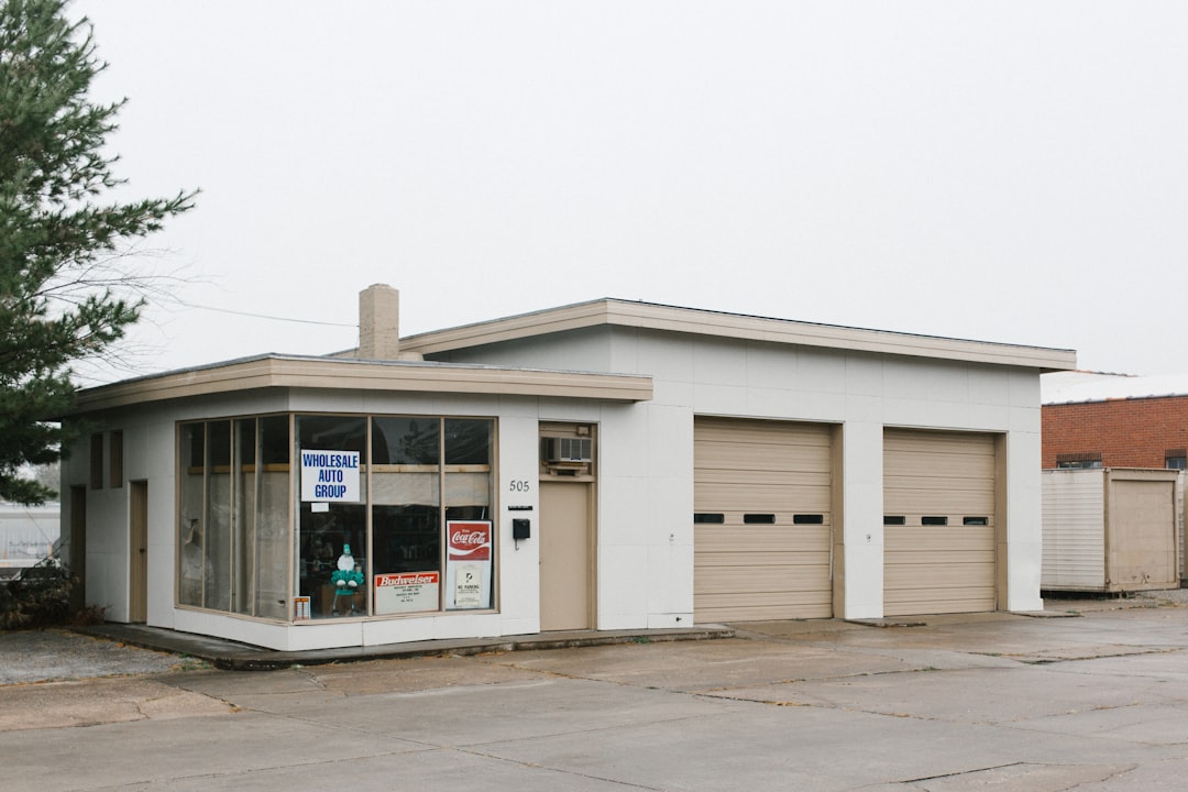 garage door repairs springfield in Springfield Lakes Garage Doors